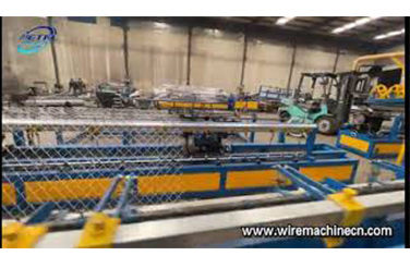 Chain link fence machine