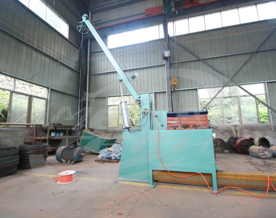 High-station Wire Pay-off With Descaling Wheels