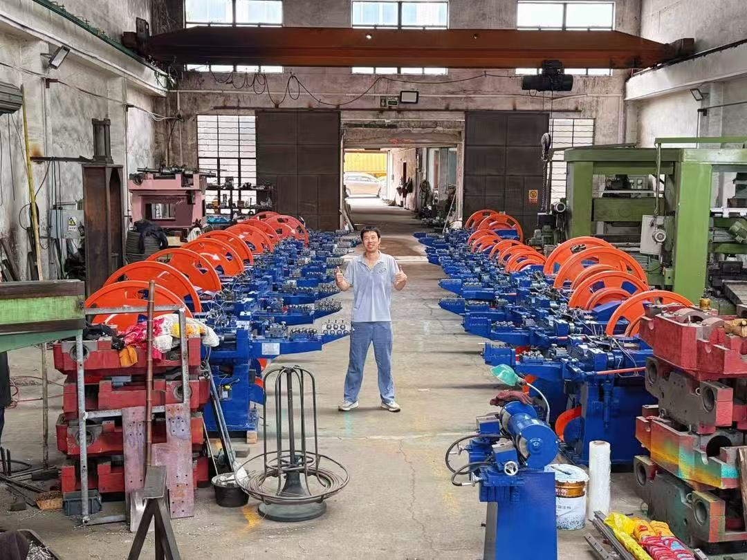 21 sets Nail Making Machines loaded into containers and exported to Africa