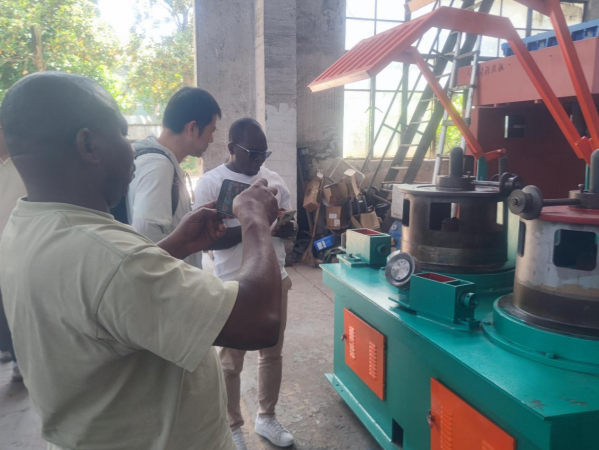 Burundian_Client_visit_our_wire_drawing_machine_factory_and_confirm_the_order-1_副本.png