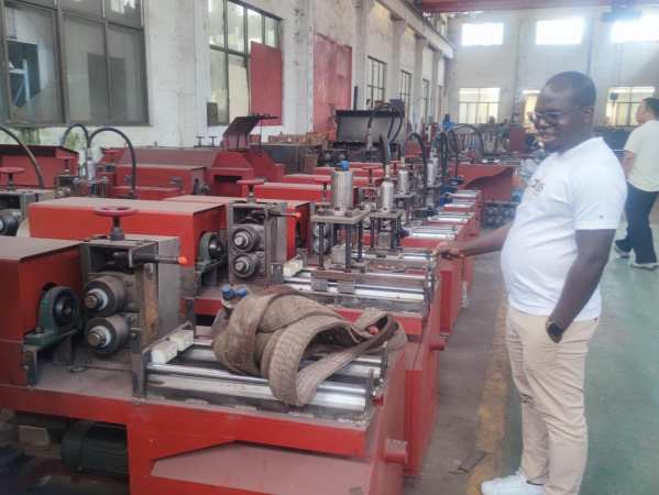 Burundian_Client_visit_our_wire_drawing_machine_factory_and_confirm_the_order-3_副本.png