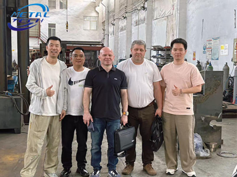 Russia_Client_visit_our_gabion_machine_factory_07.jpg