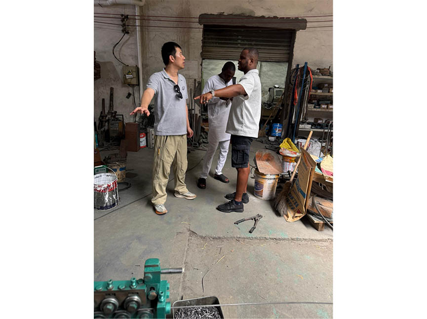 burkina-faso-clients-visit-our-nail-making-machine-factory04.jpg