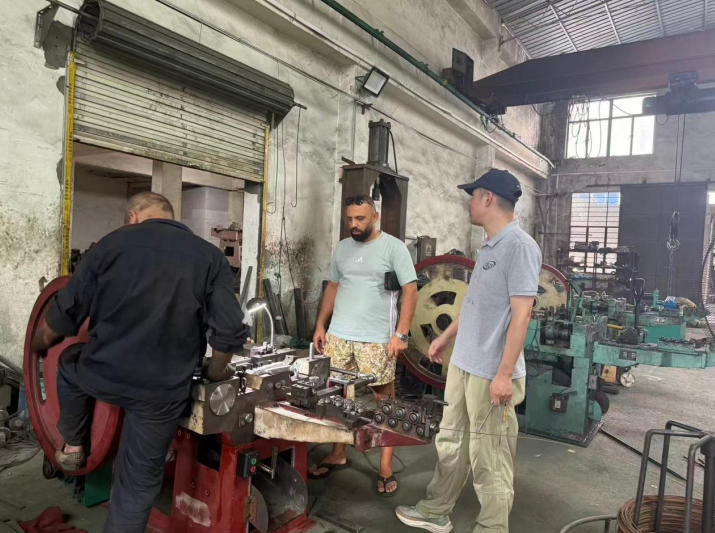 albania-client-visit-our-nail-making-machine-factory_03.jpg