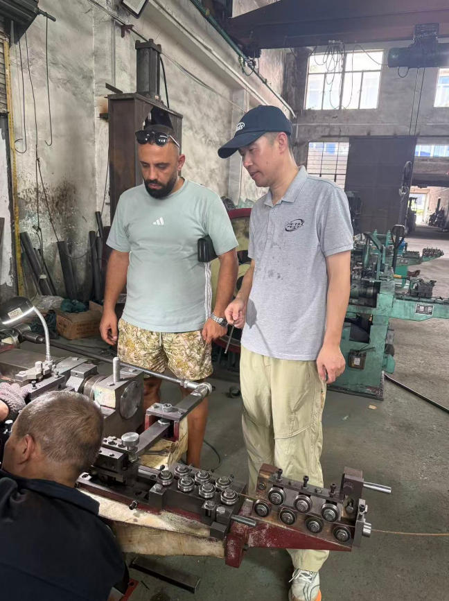 albania-client-visit-our-nail-making-machine-factory_04.jpg