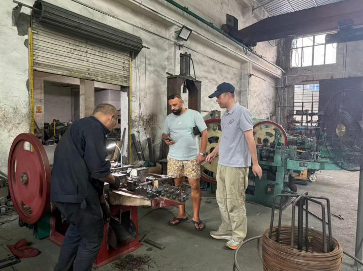 albania-client-visit-our-nail-making-machine-factory_05.jpg